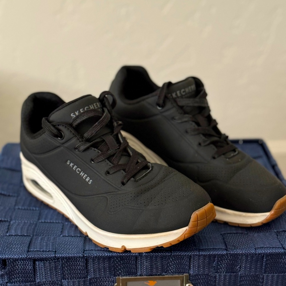 Sketchers uno size 8 in black